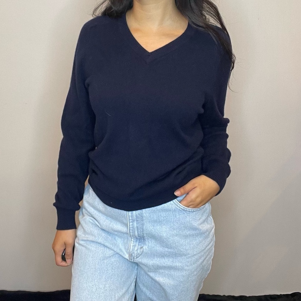 💙🧶 Vintage L.L. Bean Women’s Navy Blue V-Neck Sweater | Size S-Regular 🧶💙 - Picture 2 of 12